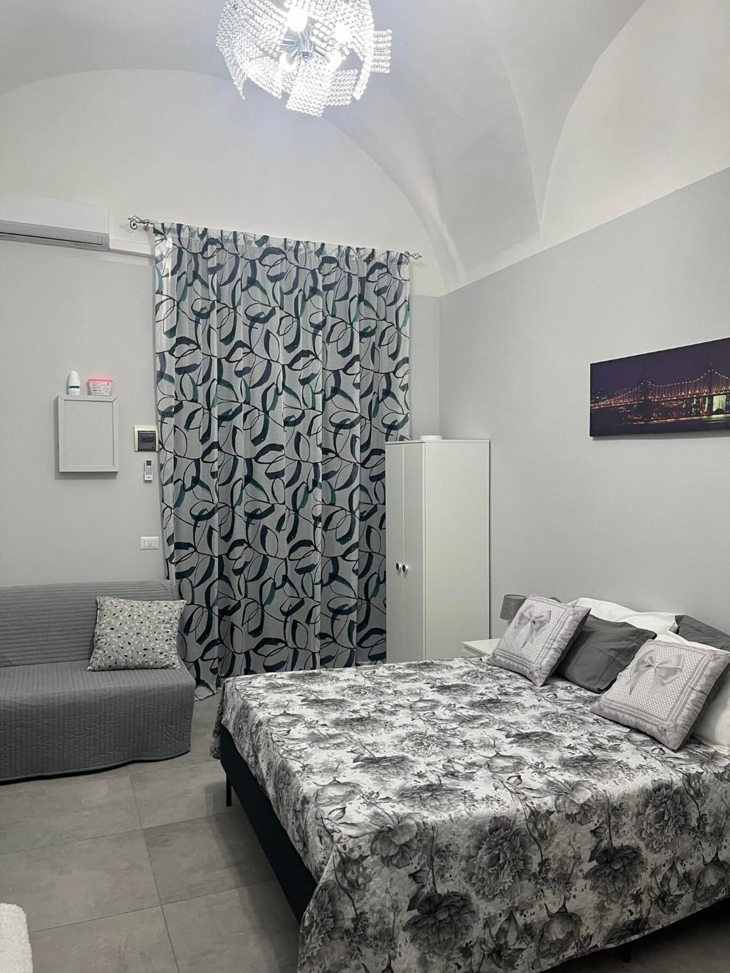 Casa Vacanze I 4 Diamanti Room 1 Catane Extérieur photo